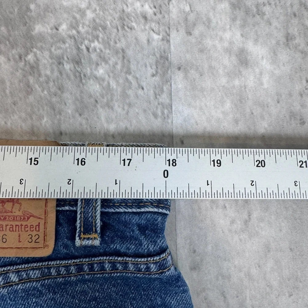 Vintage Levis 550 Jeans Mens 36x32 Blue Denim Faded Straight Fit Baggy USA 90s